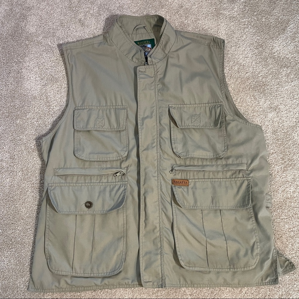 Regatta great outdoors Olive Green zip up vest
Men’s size XL